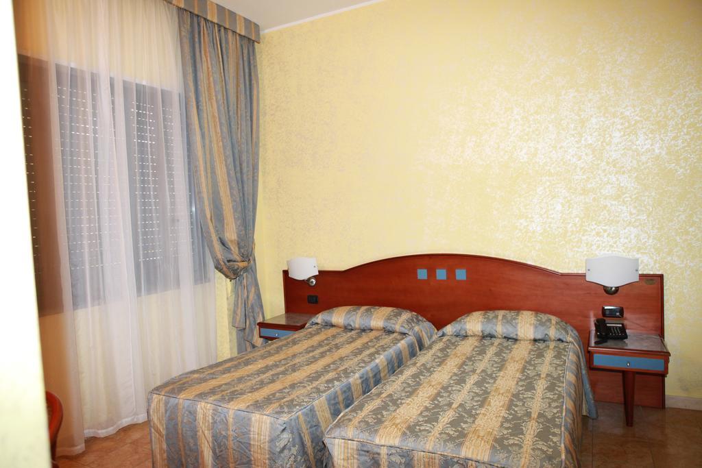 Hotel San Giuseppe - Cityhotel Καταντζάρο Δωμάτιο φωτογραφία